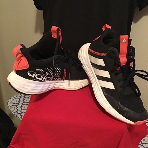 🔥Adidas, women’s size 4.5, super clean, pre-owned, lightweight - Picture 1 of 4